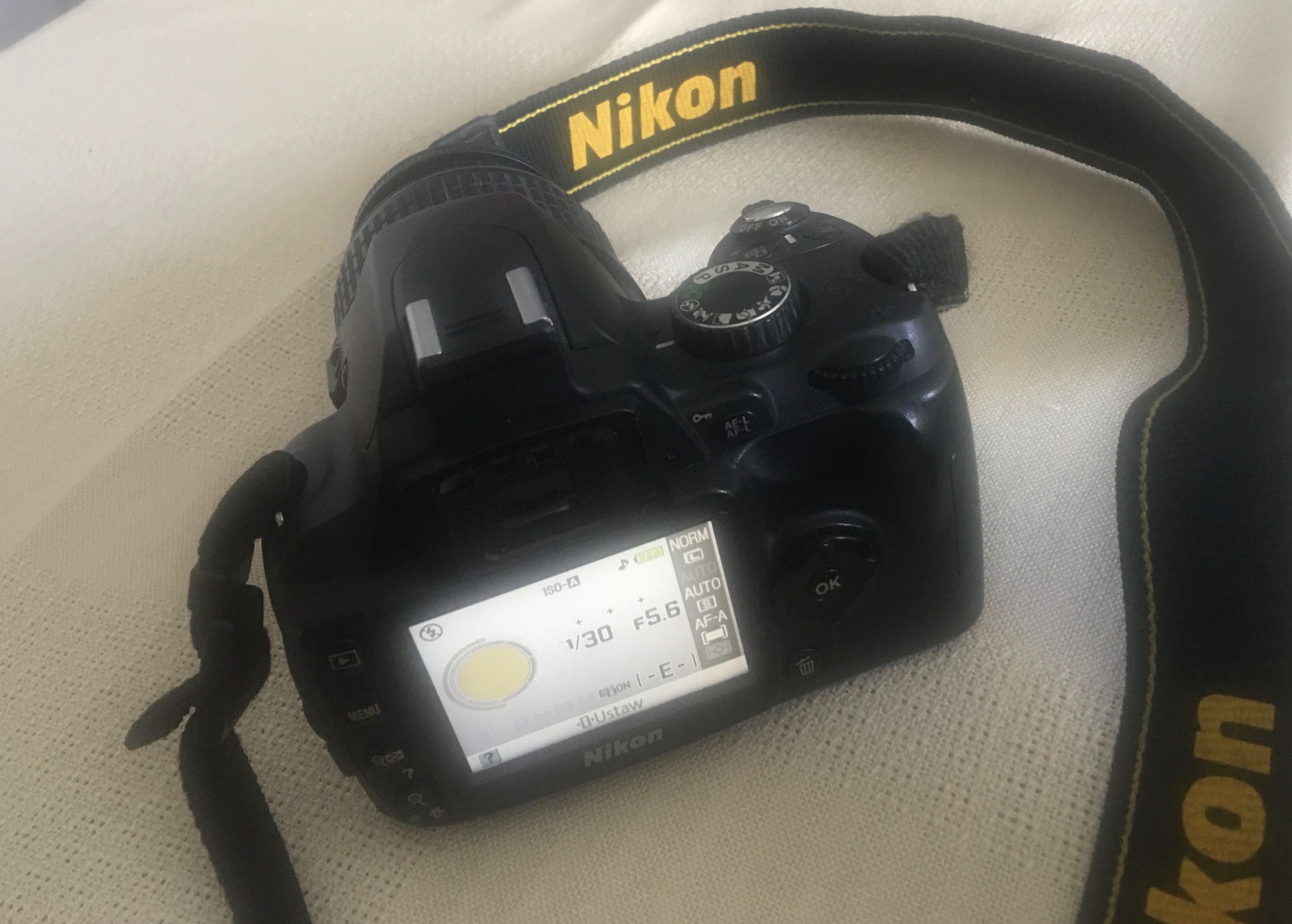 Nikon D60 lustrzanka + Nikkor 18-55 bardzo mały przebieg