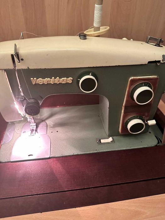 Швейна машинка Veritas ножная