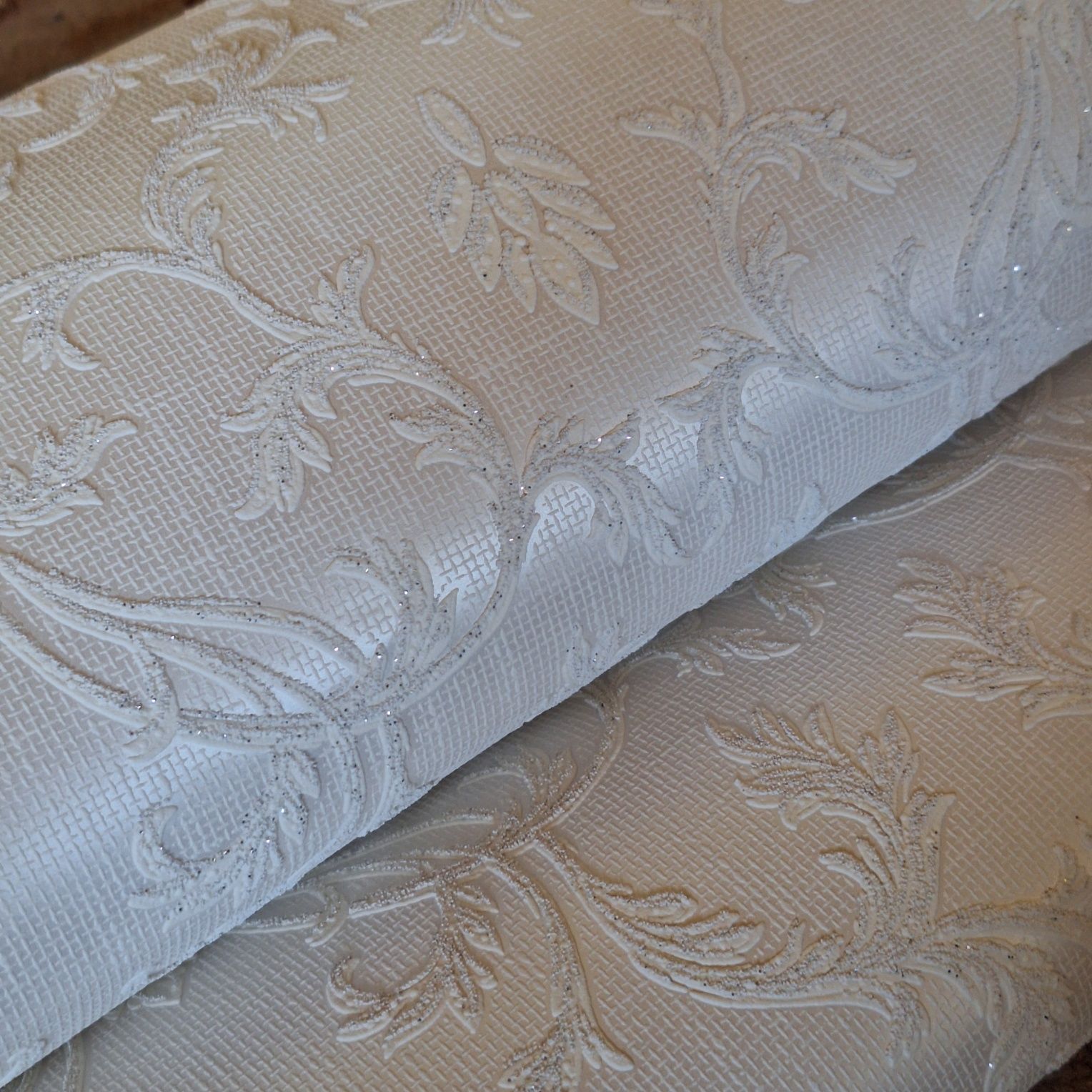 Tapeta biala barokowa brokat