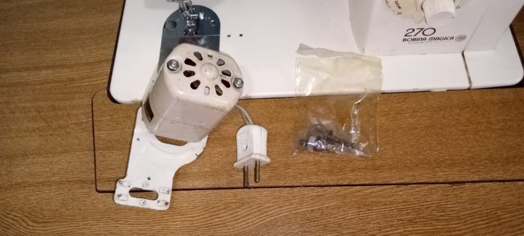 Máquina de costura da marca SINGER