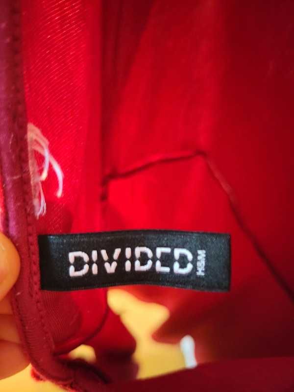 Welurowa burgundowa karmazynowa sukienka Divided