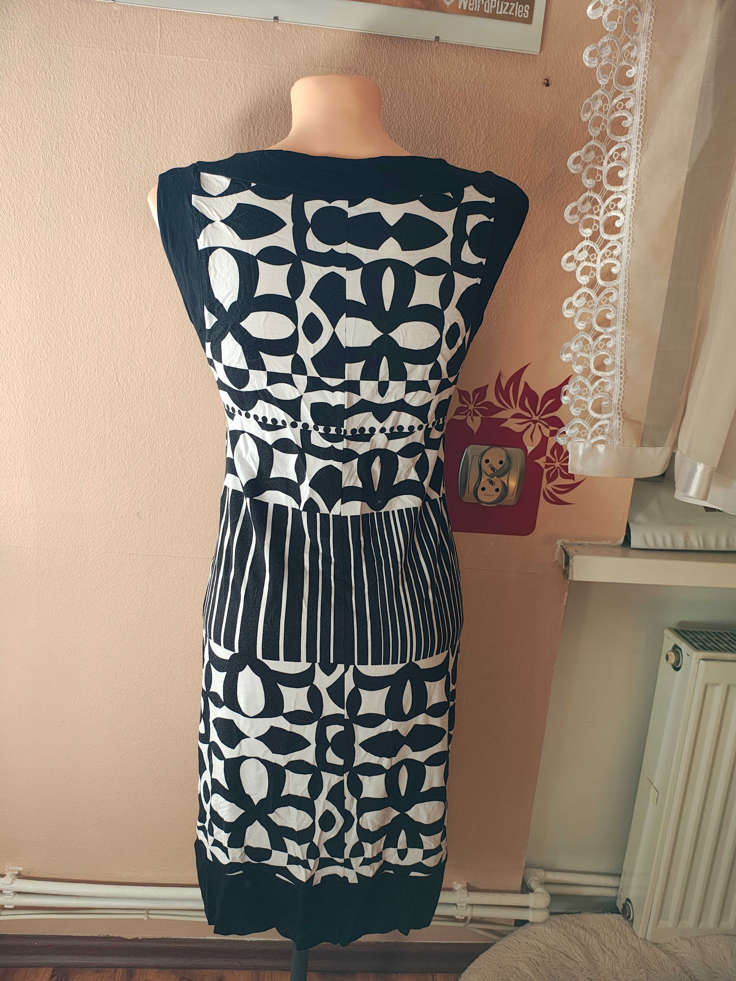 Śliczna sukienka elastyczna rozmiar M / L Yessica at C&A