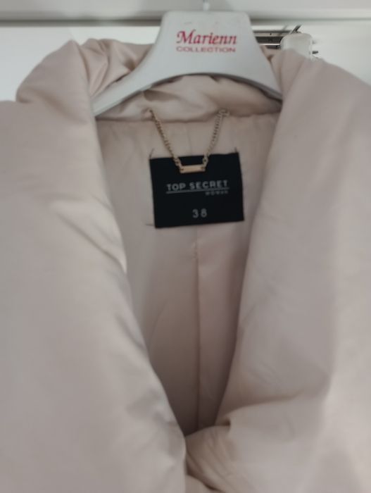 Beżowy płaszczyk kurtka zimowa top Chester L wiązany w pasie