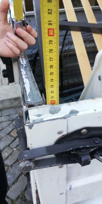 Atrelado com caixa basculante