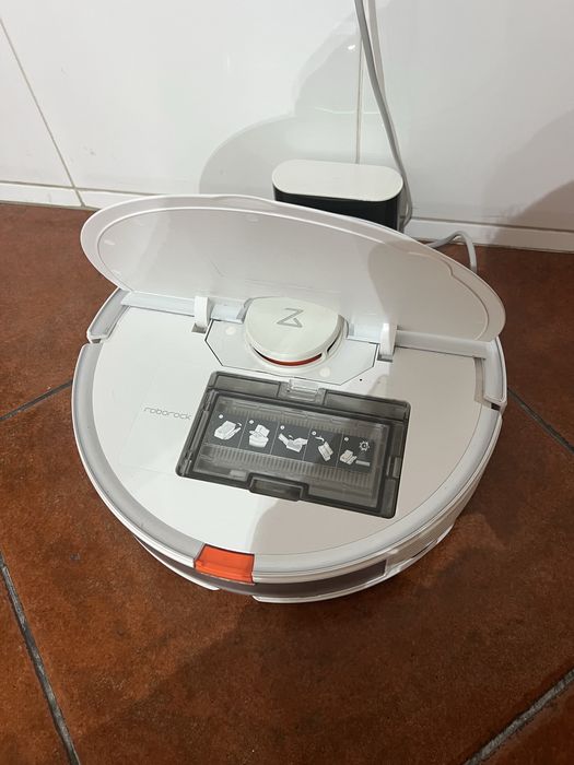 Aspirador xiaomi robo roborock S7 a funcionar na perfeição