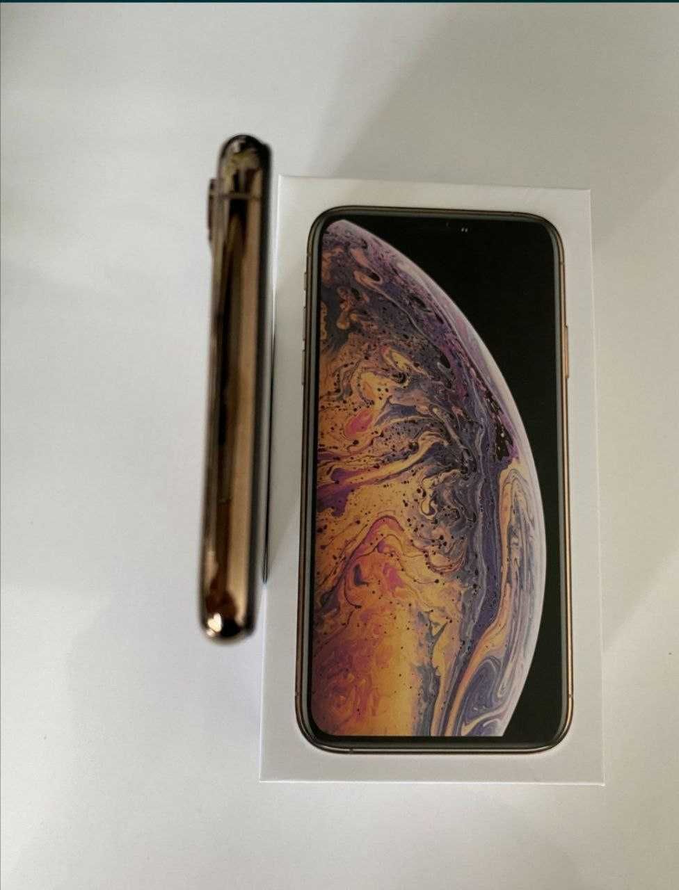 iPhone XS Max 256 GB kolor jest złoty