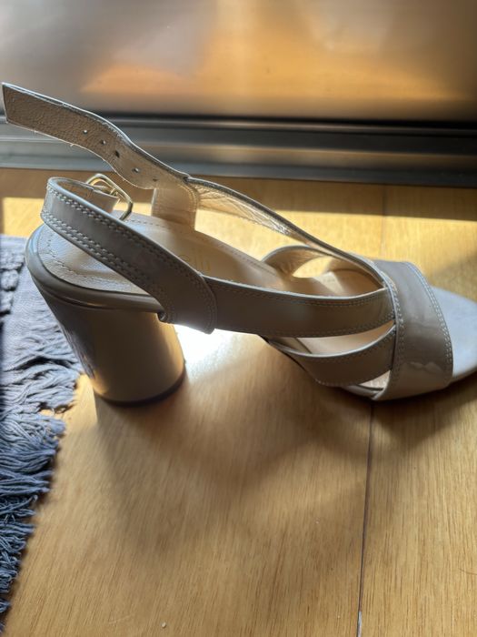 Sandalias bejes Samelli