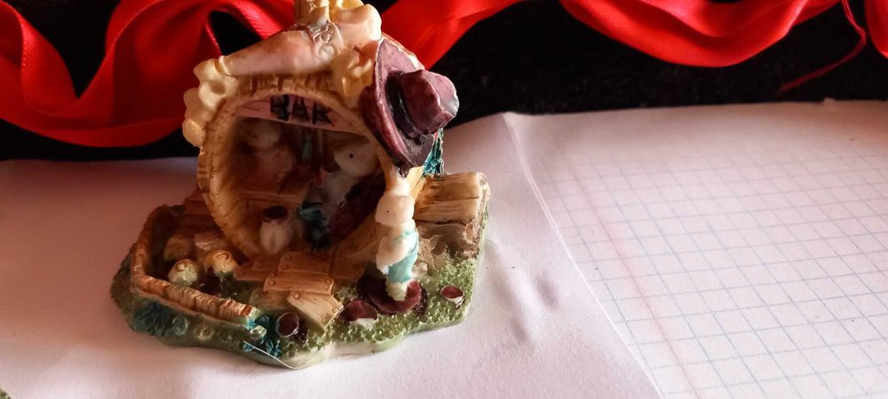 Bibelots variados, e miniaturas.