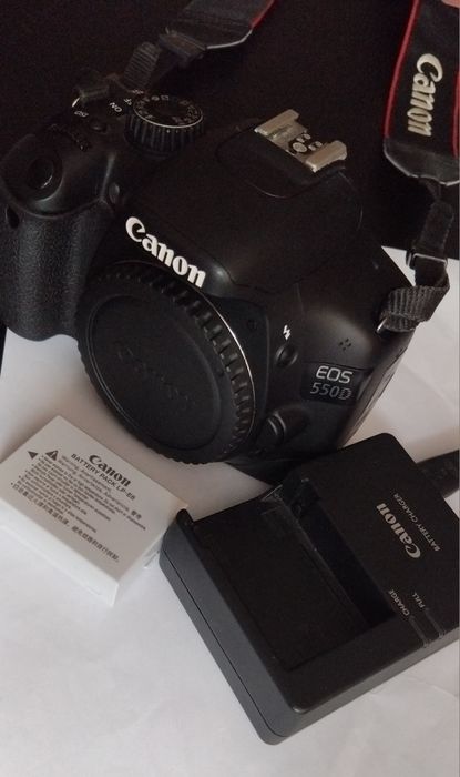 Aparat Canon EOS 550D + dwa obiektywy