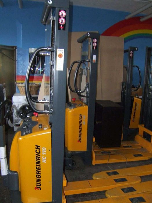 Nowy elektryczny wózek podnośnikowy paleciak masztowy Jungheinrich