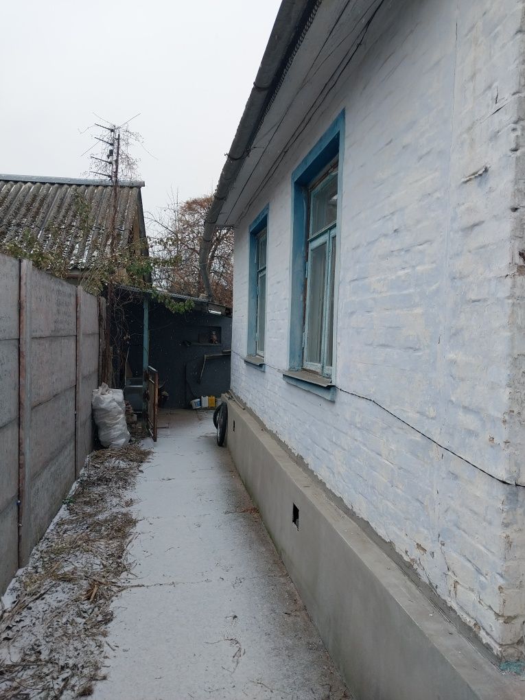 Продається пів дома , ост. Гагаріна ( біля Кварталу)
