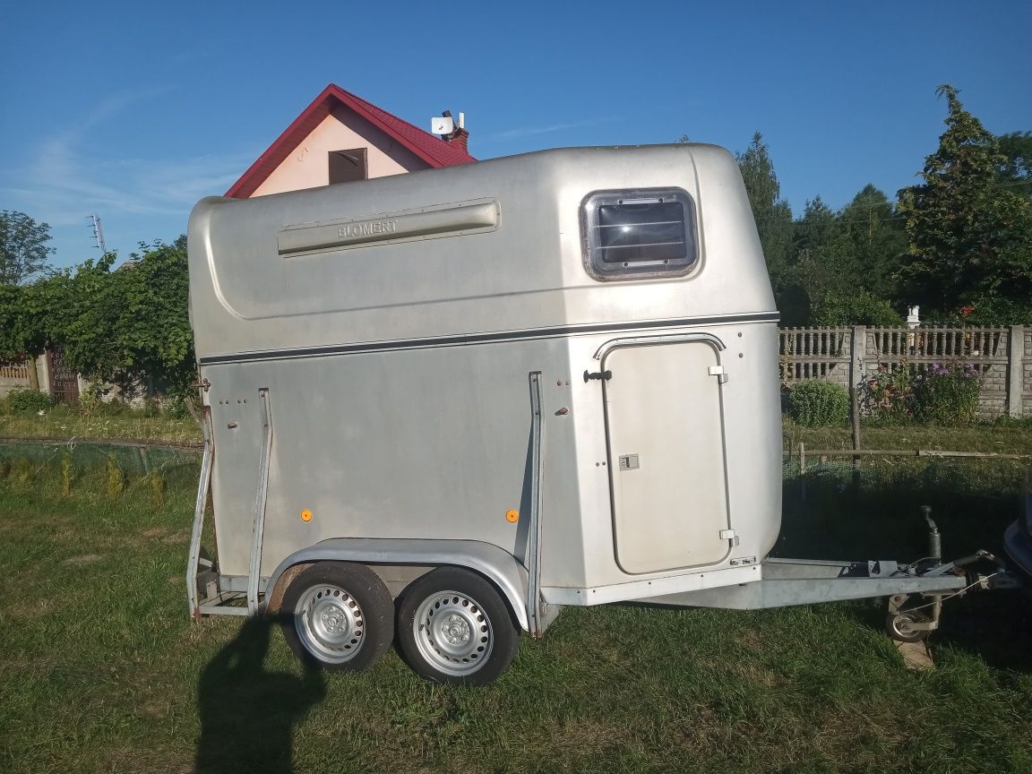 Przyczepa dla  koni