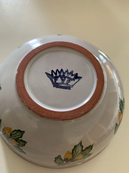 Conjunto de loica de barro pintado