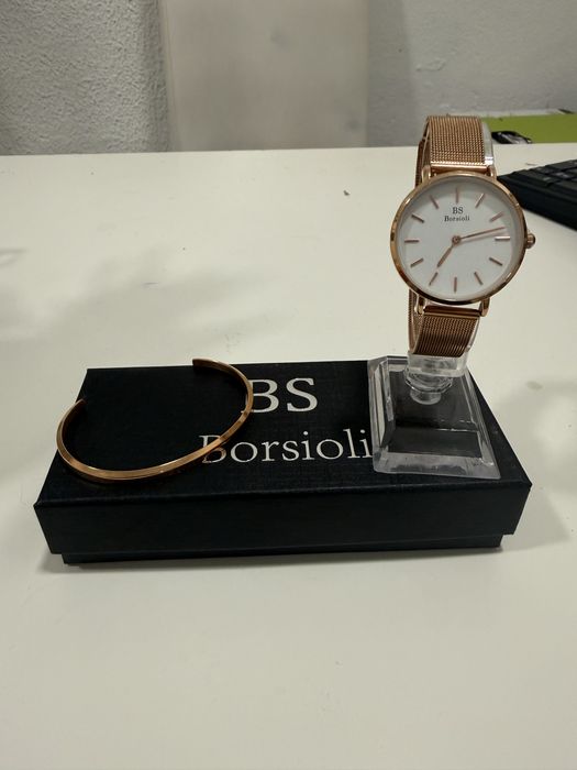 Relogio feminino com bracilete