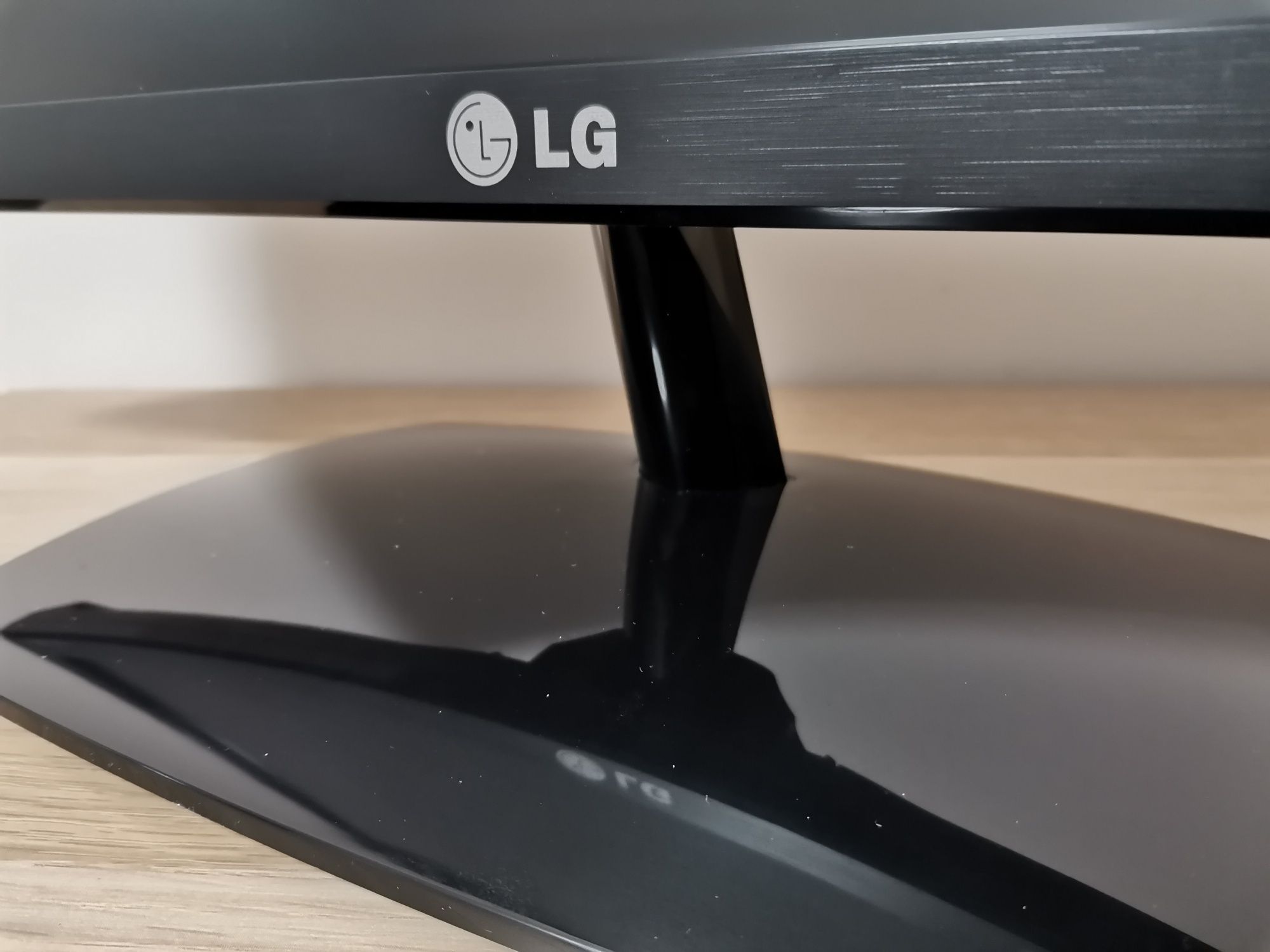 Монітор LG Flatron IPS 235 без дефектів