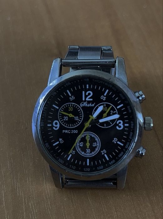 Чоловічий годинник