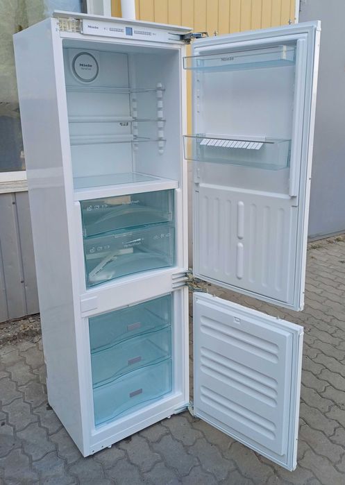 Вбудований холодильник з морозильною камерою Міле Miele KFN 37282 iD
