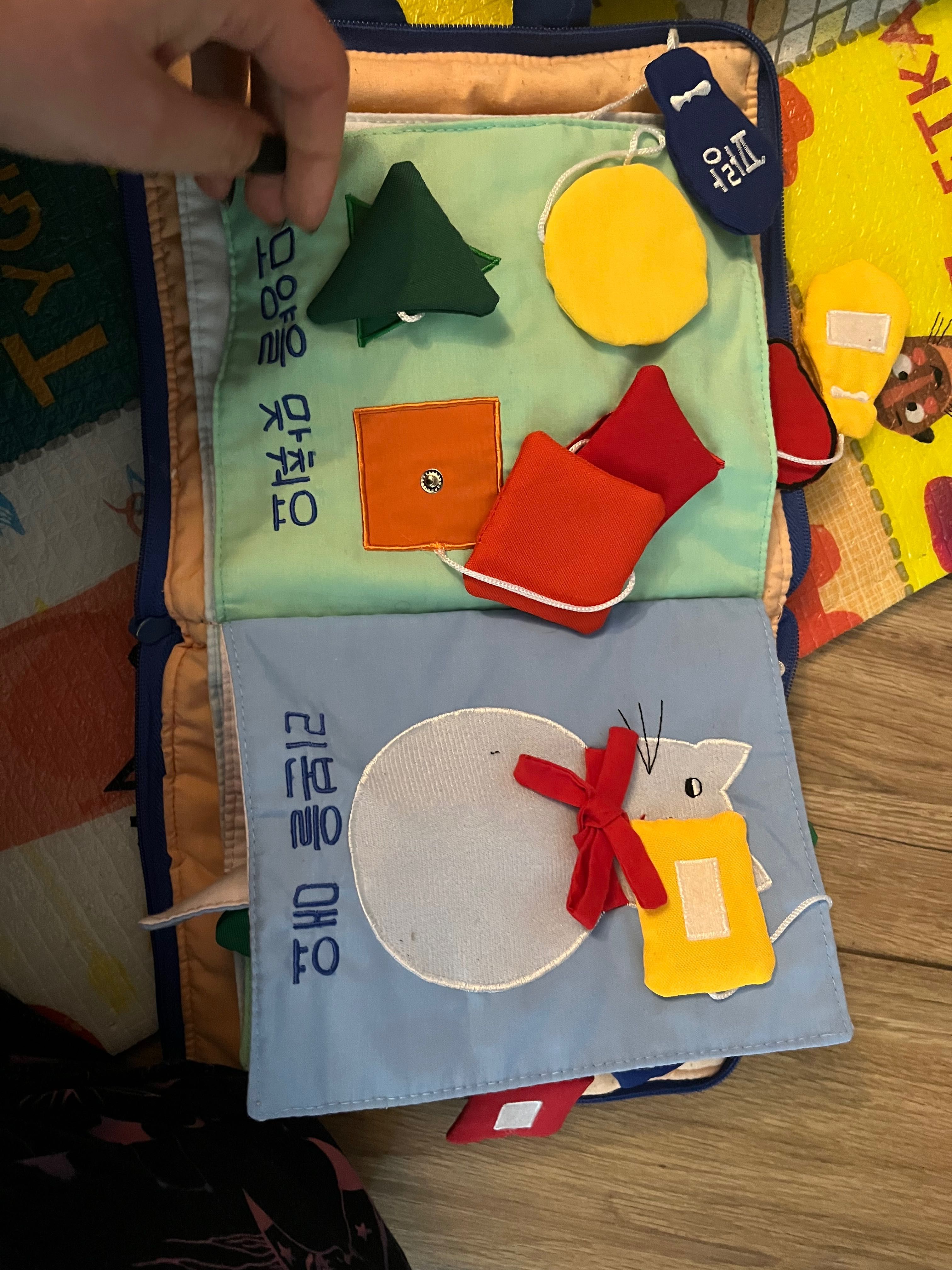 Miękka książeczka monseroti edukacyjna sensoryczna