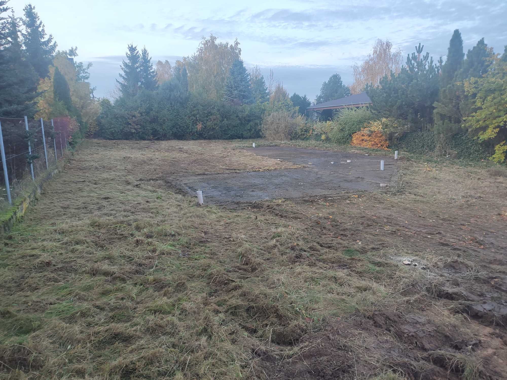 Działka budowlana w Kobylnikach z rozpoczętą budową