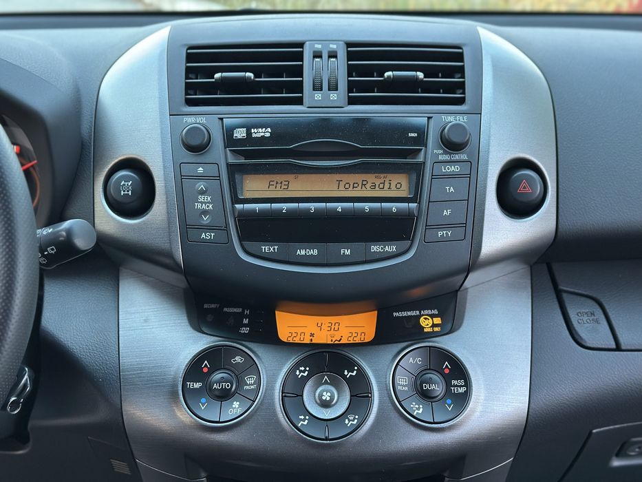 Продам Toyota RAV4 2011 год