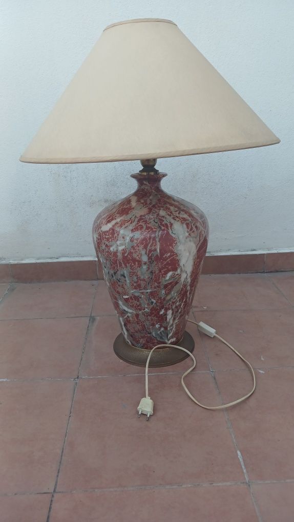 Candeeiro de mesa de mármore