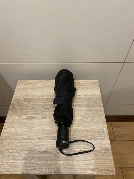 Чорна парасолька Totes