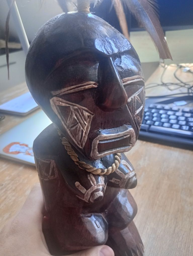 Figurka drewniana postać pióra Afryka rzeźba plemie