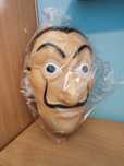 Dom z papieru. Maska Salvador Dali
