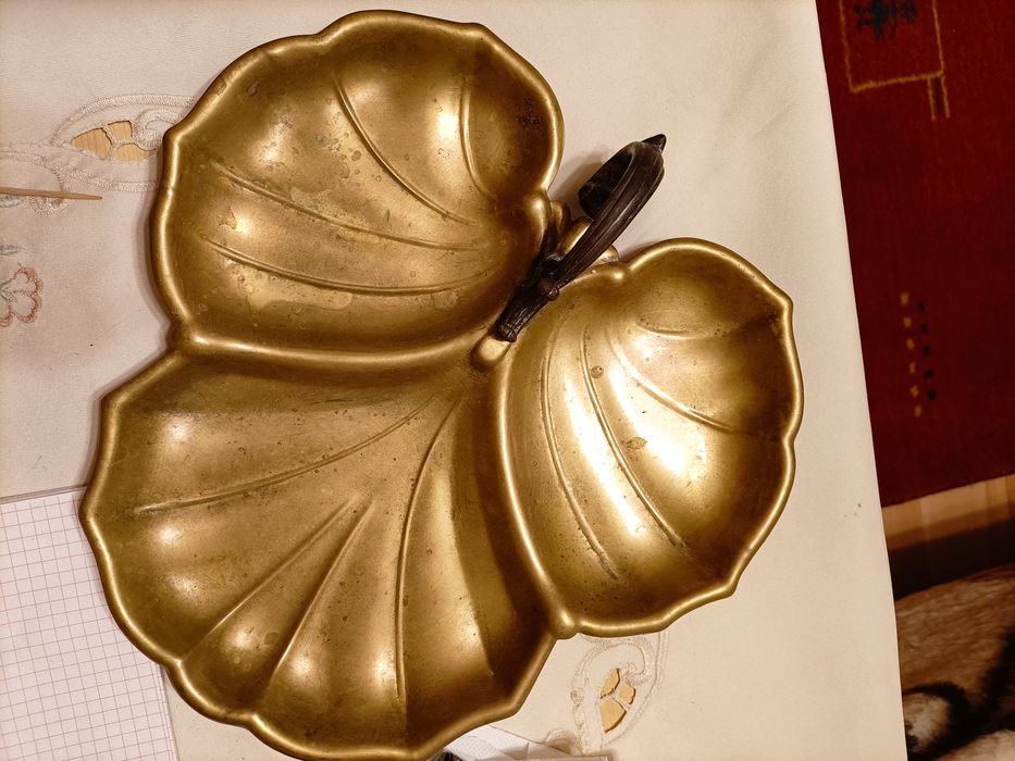 Patera w kształcie liscia