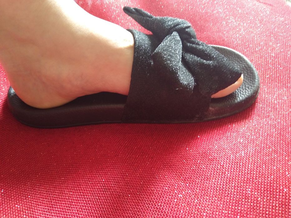 Wygodne klapki damskie na podeszwie na p