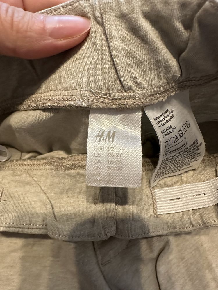 Beżowe krótkie spodenki dla chłopca h&m 92