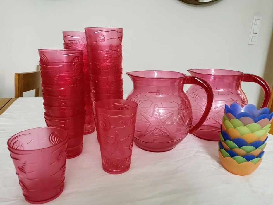 Conjunto de jarros e copos de jardim