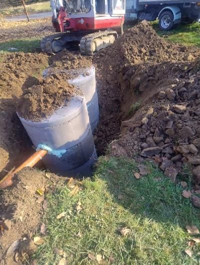 Montaz Szamb z kręgów, szamb plasitkowych, biologicznych oczyszczalni