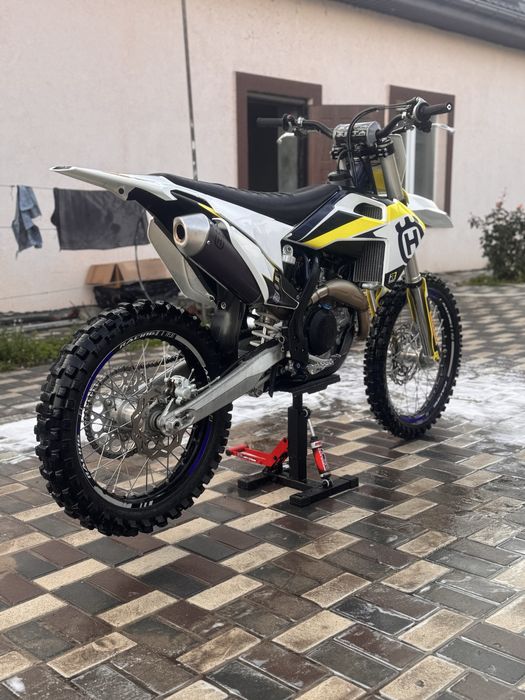 Продам мотоцикл (Кросс) Husqvarna fc450 2019