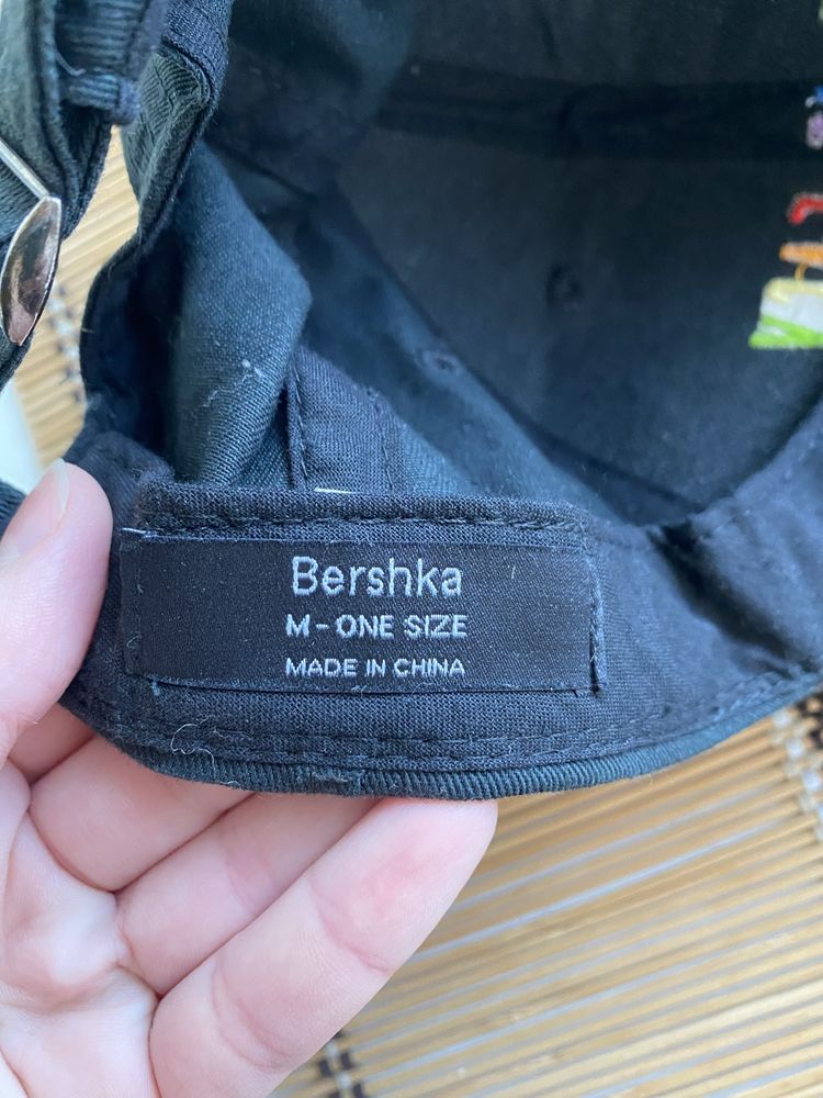 Кепка жіноча bershka