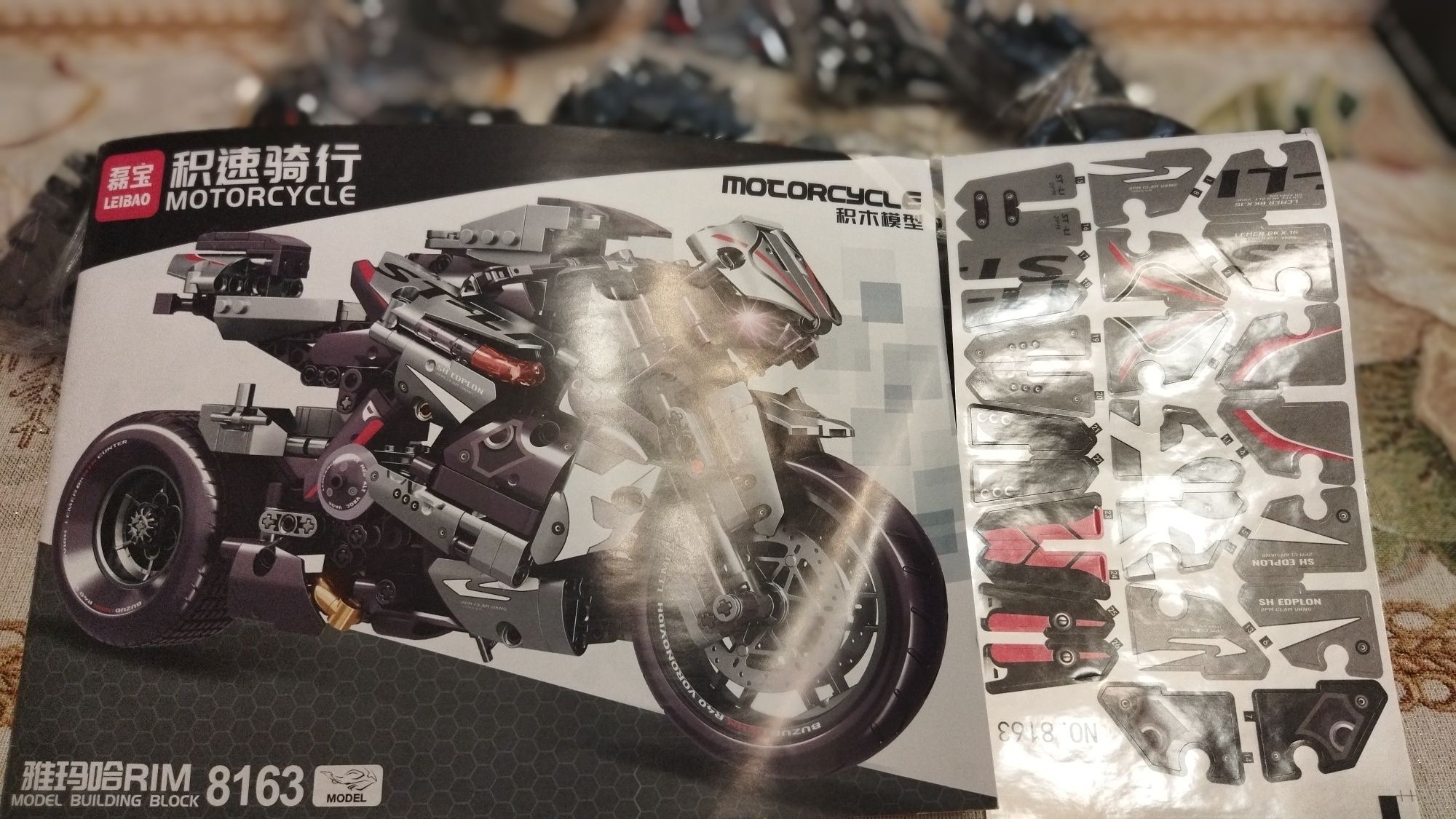 Klocki konstrukcyjne 842el. Motocykl 1:8