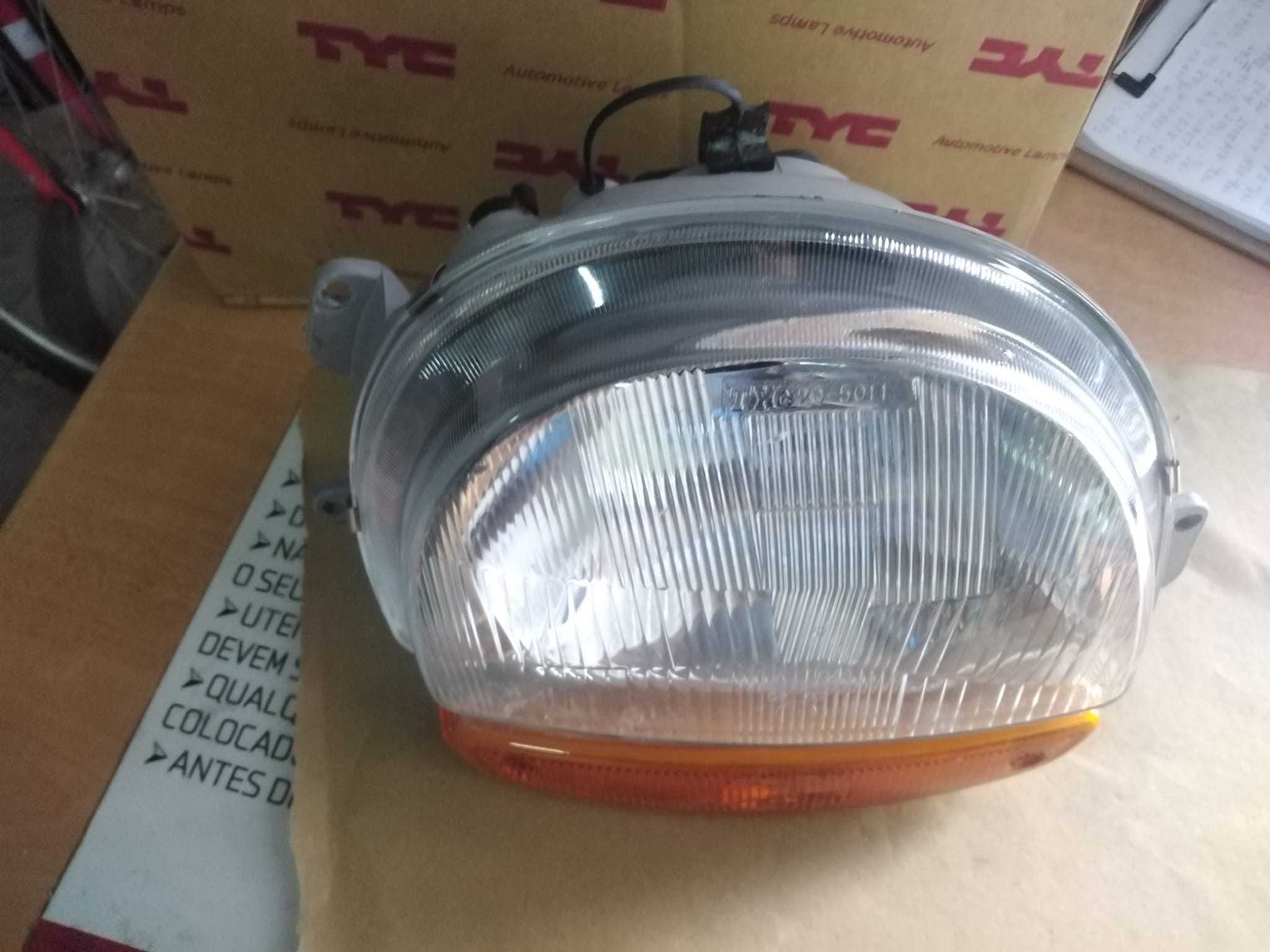 Farol Direito Renault Twingo de 1993 a 1999 Novo