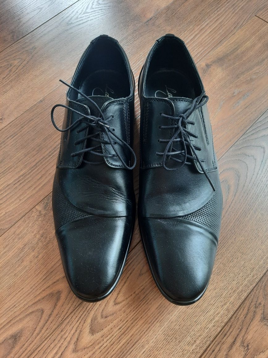 Buty męskie -- skóra -- r.40 - 150zł