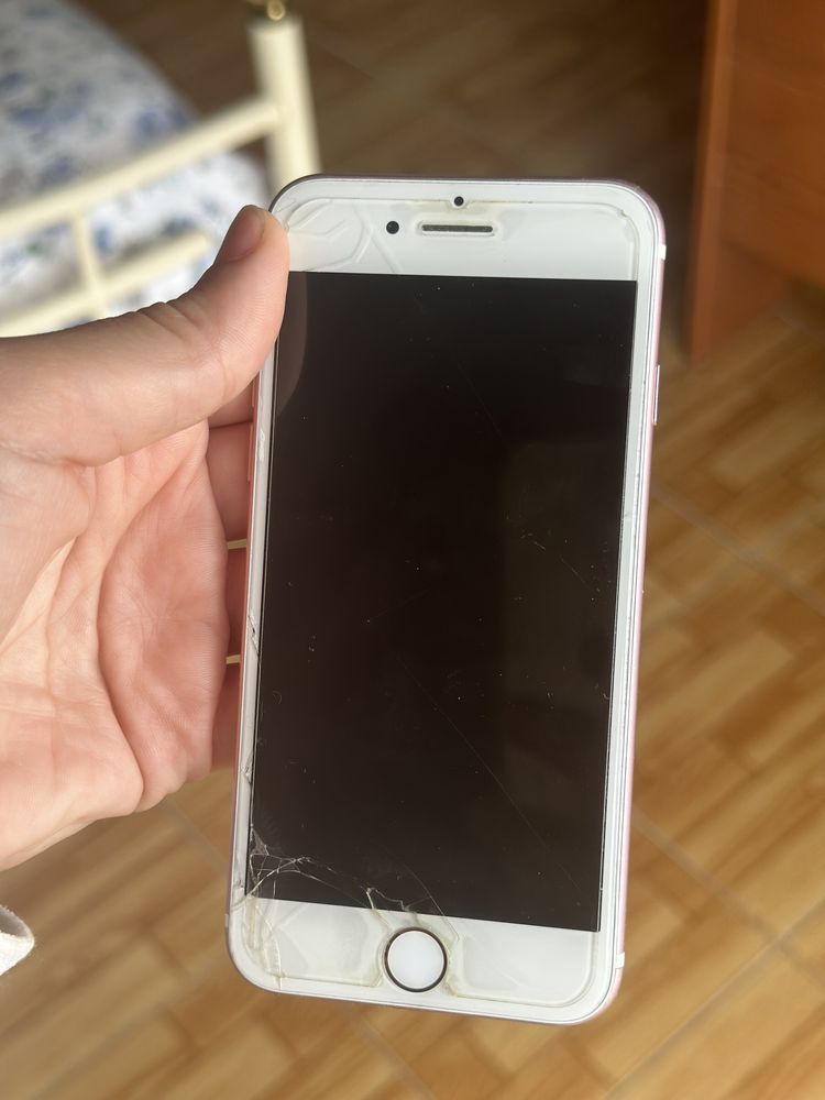 Vendo iPhone 7 cor rosa claro bloqueado à Vodafone