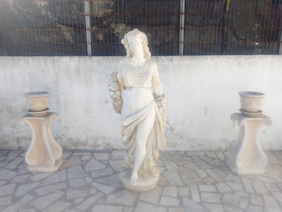 Conjunto de Estátuas de Jardin