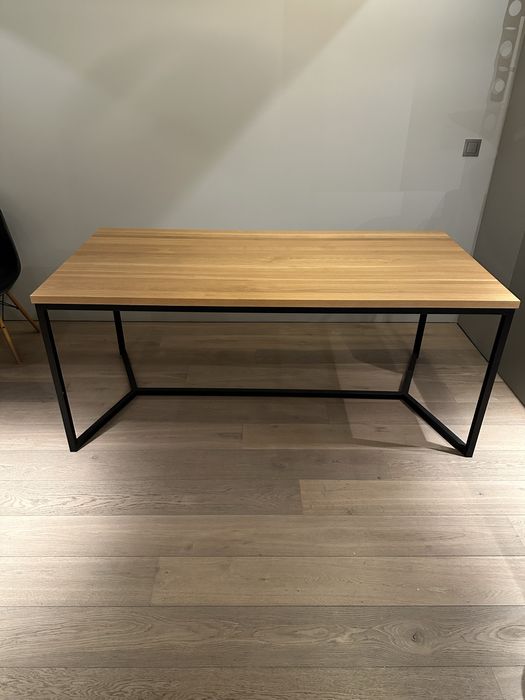 Stół do jadalni dębowy na metalowej podstawie