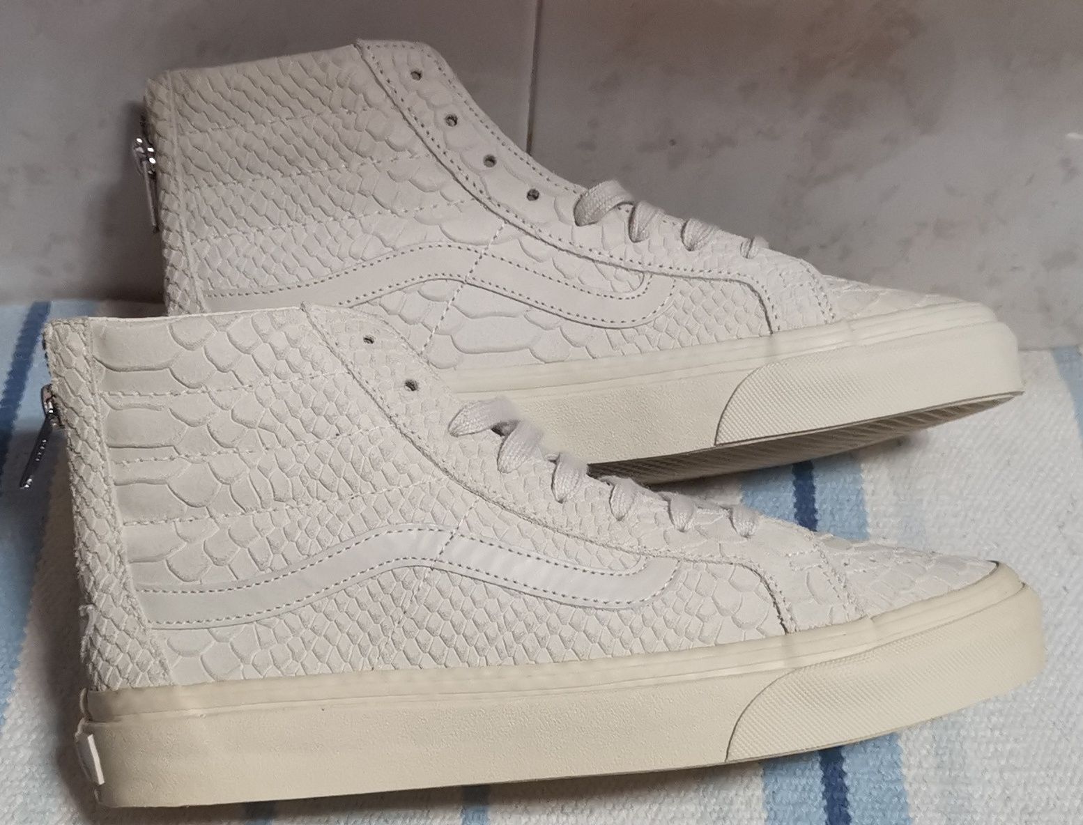 Ténis bota Vans (Mono Python) Angora