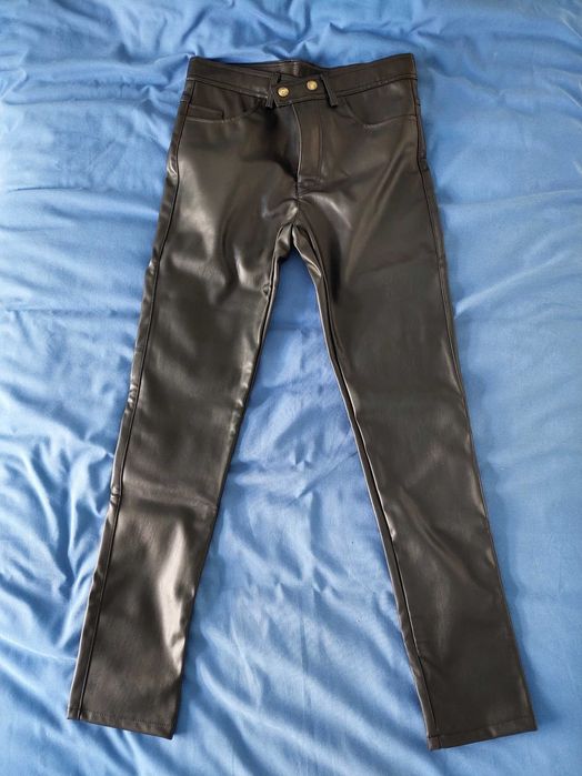 Calças de cabedal falso