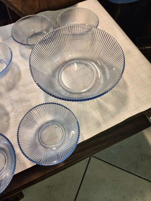 Misa z miseczkami vintage.