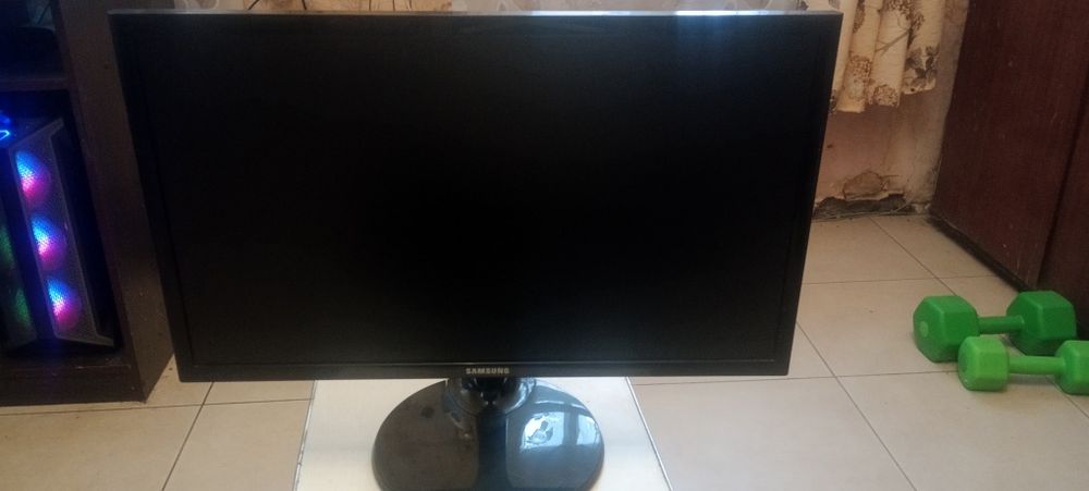 Монитор Samsung 21.5" S22F350FHI