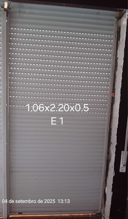 E  2  persiana de aluminio branco