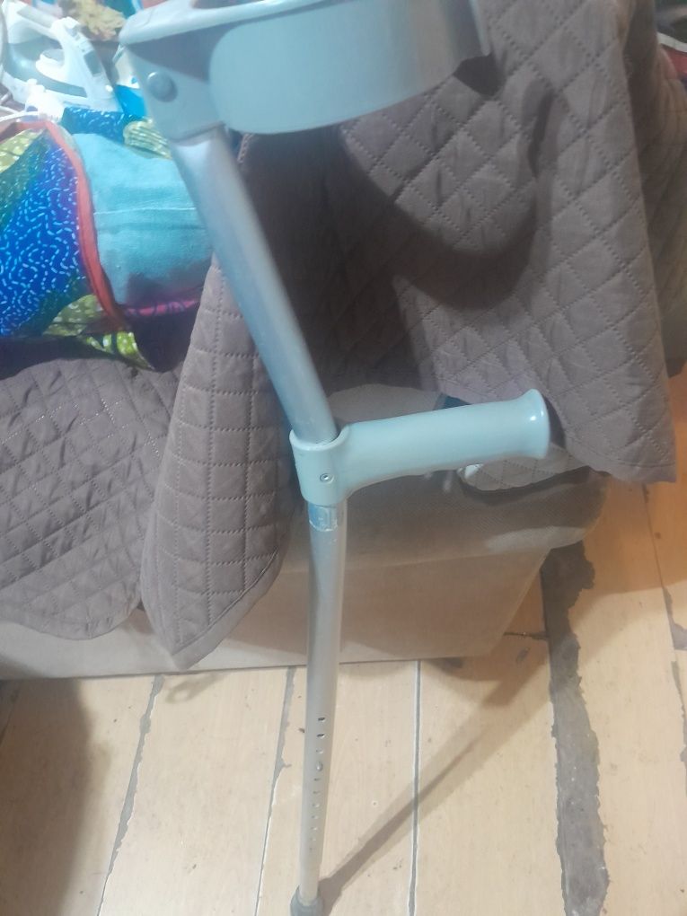 1 muleta em estado novo,regulavel em altura 5€