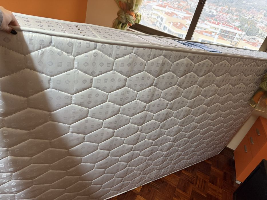 Cama solteiro sommier + colchao + mesa de cabeceira
