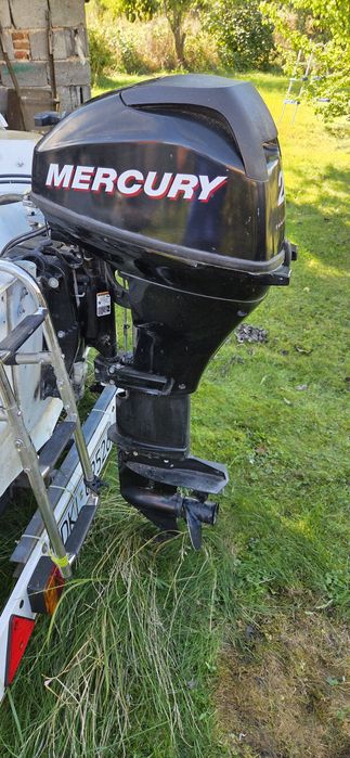 Łódź wędkarska kabinowa