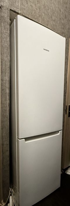 Холодильник Siemens KG36NNW30